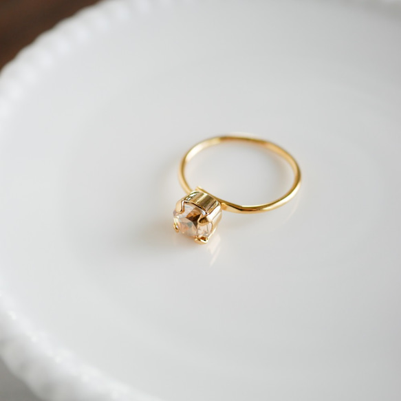 施華洛世奇水晶精緻簡單戒指（10號免費尺寸/金色陰影） 第3張的照片