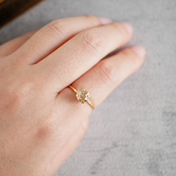 施華洛世奇水晶精緻簡單戒指（10號免費尺寸/金色陰影） 第6張的照片