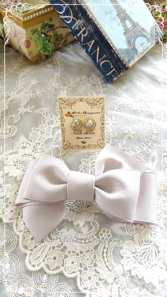 リボンバレッタ(白茶色)とバラのイヤリングセット・ラインストーン付き 3枚目の画像