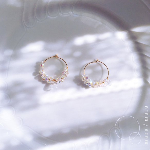 ：distant memories：Transparent and White Hoop Earrings 第1張的照片