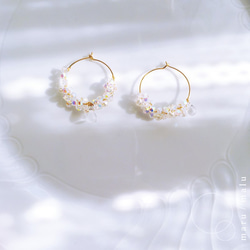 ：distant memories：Transparent and White Hoop Earrings 第2張的照片