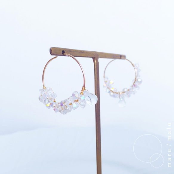 ：distant memories：Transparent and White Hoop Earrings 第3張的照片