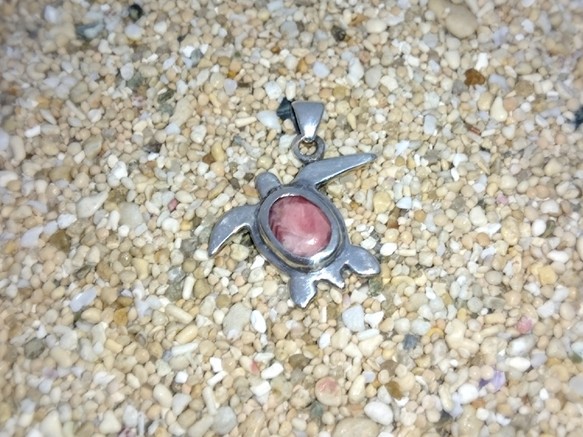 Honu(海亀)ペンダントトップ【インカローズ】