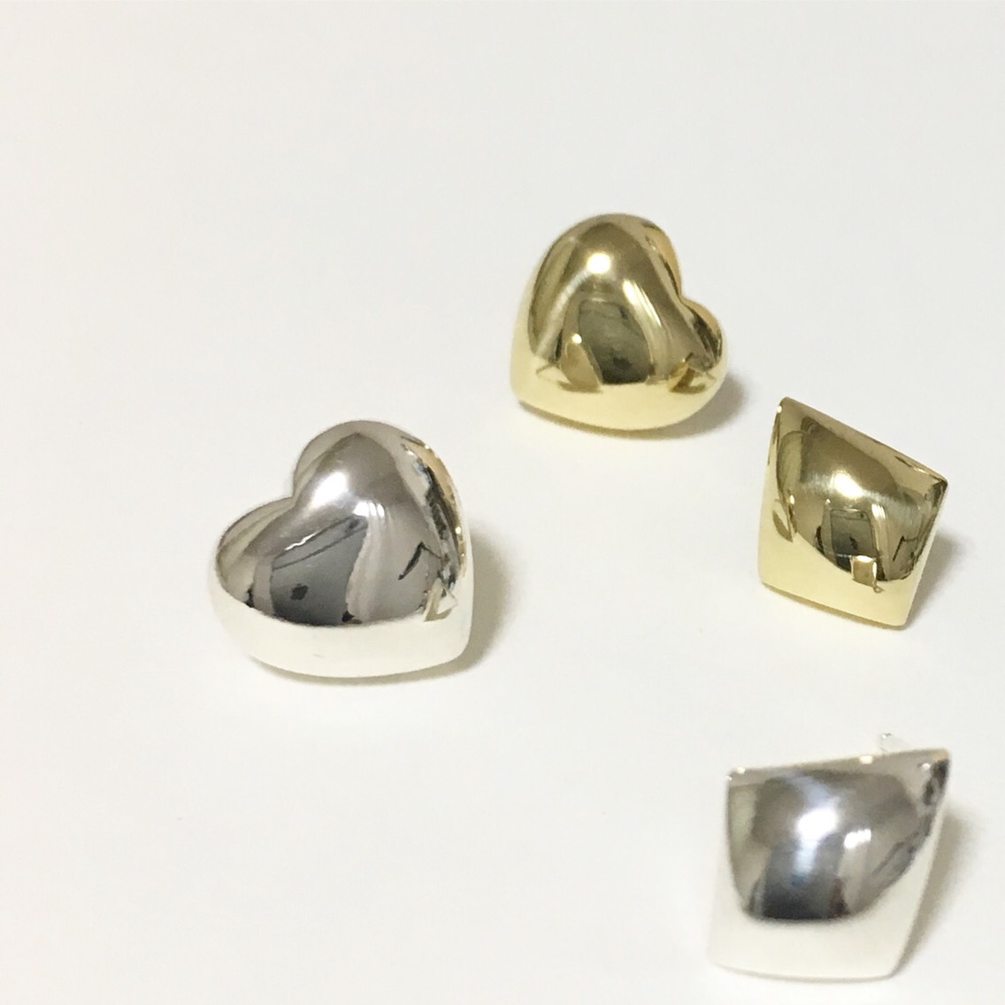 ぷっくりハートとダイヤのイヤリング 5,460円