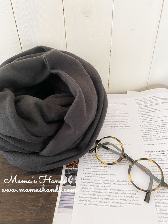 僅剩1件！ ⭐️ 已售出5件！ ⭐️《奢華美利奴羊毛卡其色》中等重量羊毛，天然簡約，是秋冬季的完美之選。 第4張的照片