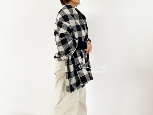 大格紋黑 x 白色單調羊毛編織中厚優質秋冬春季披肩 第5張的照片