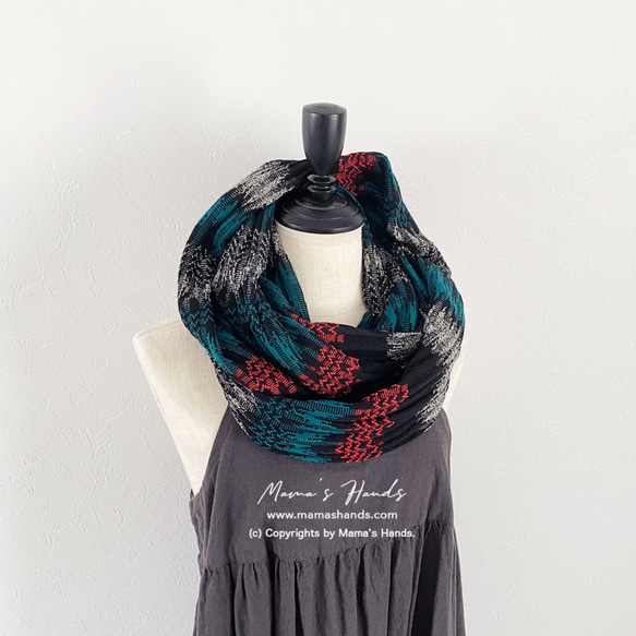 僅剩 1 件⭐️減價 200 日圓⭐️義大利製造時尚黑紅藍彩色針織圍脖♪ 第1張的照片