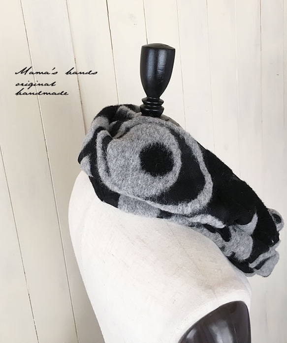 （售罄）蓬鬆的Moko點黑色和白色100％羊毛優質針織K 第5張的照片