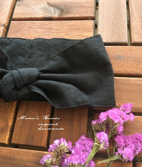 （售罄）冷卻液刺繡黑色小花環保圍巾♪ 第2張的照片