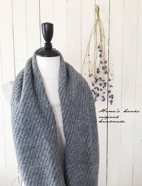 ★降價銷售★ 中重量蓬鬆羊毛混紡灰色優質秋冬針織圍巾 第4張的照片
