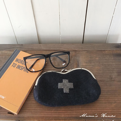 ⭐️9点売れました⭐️ クロス チャコール グレー ナチュラル メガネ がま口 コスメ メガネケース ポーチ 5枚目の画像