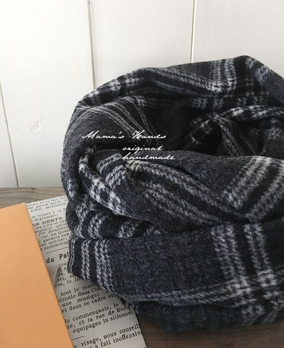 黑灰色 x 白色格紋羊毛 100% 秋冬圍巾 第5張的照片