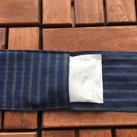 おしゃれな タータン ボーダー 緑 x 紺 夏 保冷剤 冬 カイロ ネッククーラー スカーフ 4枚目の画像