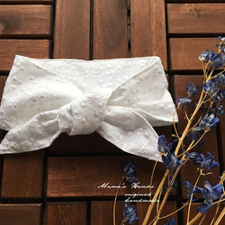 （售罄）冷卻液白色花卉圖案圓點刺繡蕾絲100％節省棉舒適的生態圍巾脖子冷卻器 第1張的照片