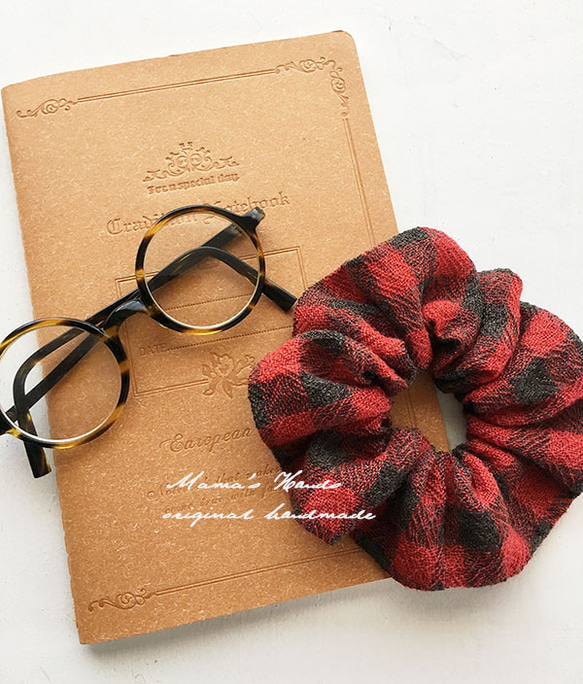 僅剩少量！ ⭐️ 已售出 11 件！ {紅色 x 卡其色} 紗布羊毛棕色格紋髮圈，自然色，秋冬款式 第1張的照片