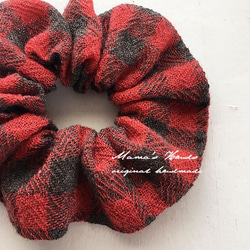 僅剩少量！ ⭐️ 已售出 11 件！ {紅色 x 卡其色} 紗布羊毛棕色格紋髮圈，自然色，秋冬款式 第5張的照片