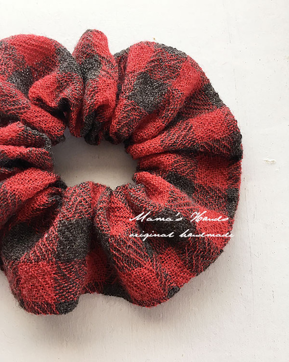 僅剩少量！ ⭐️ 已售出 11 件！ {紅色 x 卡其色} 紗布羊毛棕色格紋髮圈，自然色，秋冬款式 第5張的照片