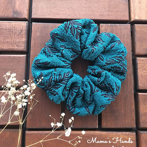 シュシュ  ヘアゴム  ブルー/グリーン ⭐️4点売れました⭐️《葉っぱ ブルー グリーン》おしゃれな 秋 冬