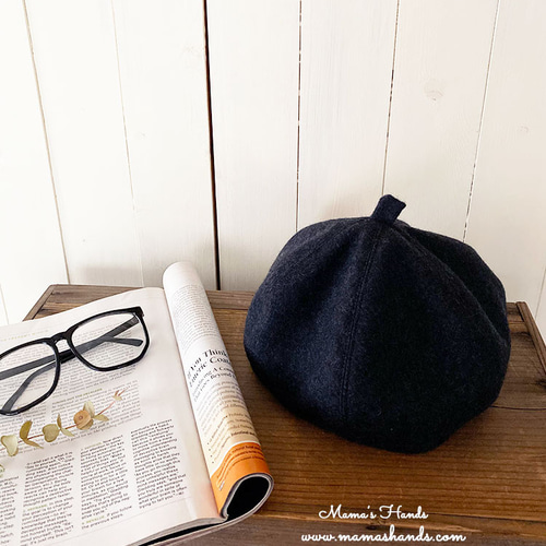 ジョンブル ウール グレーと黒のニュアンス柄ベレー帽 パッチ付き