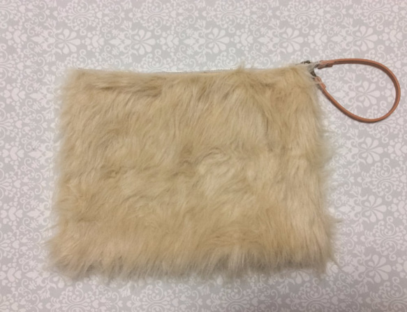 ふわふわファーのクラッチバッグ(clutch bag)☆ベージュ 2枚目の画像