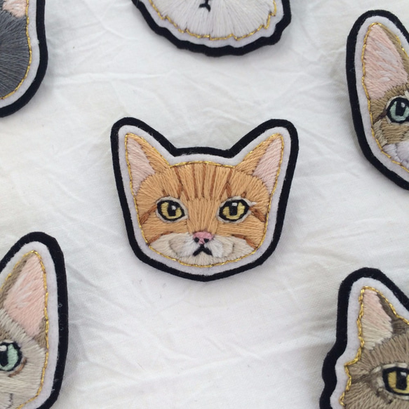 猫の手刺繍ブローチ #5チャトラ 1枚目の画像