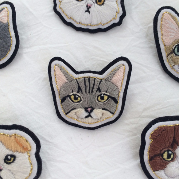 猫の手刺繍ブローチ #6サバトラ 1枚目の画像