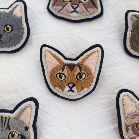 猫の手刺繍ブローチ #8アビシニアン 1枚目の画像