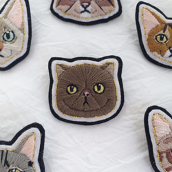 猫の手刺繍ブローチ #9エキゾチック 1枚目の画像