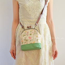 2 WAY frame bag -211- Cottage Floral fabric cream/green 第3張的照片