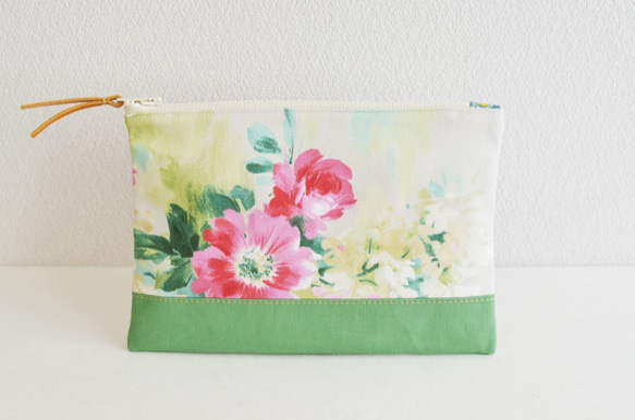 Elegant floral zipper pouch in green - roses [314] 第1張的照片