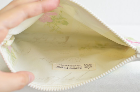 Elegant floral zipper pouch in green - roses [314] 第3張的照片