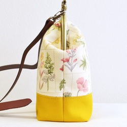 2WAY rabbits frame bag - Cottage Floral fabric cream/yellow 第3張的照片