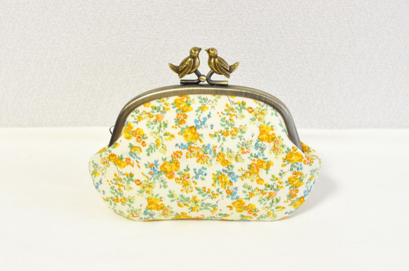 Liberty floral frame coin purse with birds|Moon moth|[450] 第1張的照片