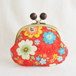 Retro floral coin purse with wooden balls in red [582] 第1張的照片