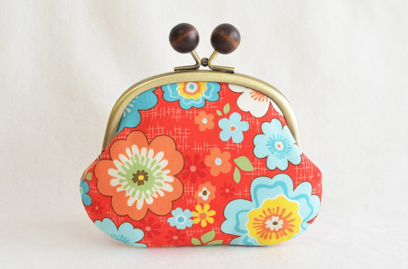 Retro floral coin purse with wooden balls in red [582] 第2張的照片