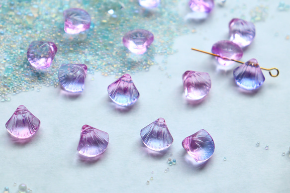 横穴　10mm✖️12mm貝のガラスビーズ　パープル、ブルー、ピンクグラデーション 3枚目の画像
