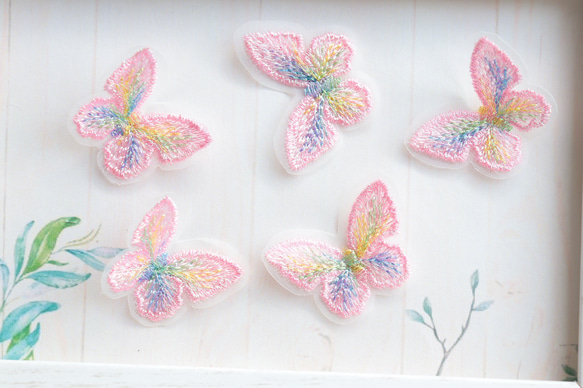 8個★刺繍蝶々　蝶々素材　蝶々パーツ　ピンクレインボー 1枚目の画像