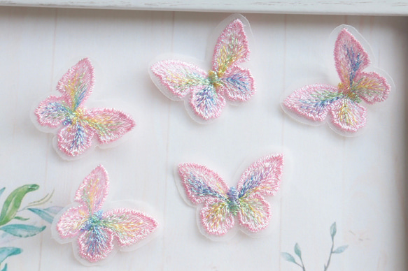 8個★刺繍蝶々　蝶々素材　蝶々パーツ　ピンクレインボー 7枚目の画像