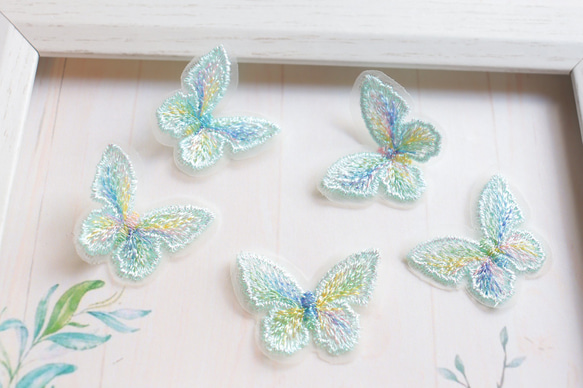 8個★刺繍蝶々　蝶々素材　蝶々パーツ　グリーンレインボー 10枚目の画像