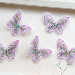 8個★刺繍蝶々　蝶々素材　蝶々パーツ　パープルレインボー 2枚目の画像