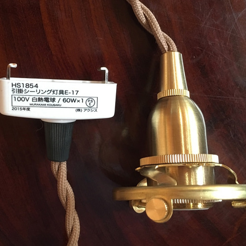 リゾート感×高級感と天然素材の貝殻シェードで虹色に美しく輝くテーブルランプ リゾート感×高級感と天然素材の貝殻シェードで虹色に美しく