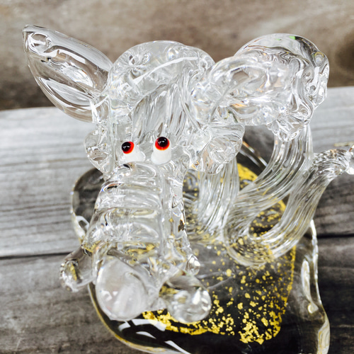 ガラスの水晶です！中には龍がいます！ ☆クリスタルガラス雑貨・ディスプレイグッズ☆幻想的に浮かんだ