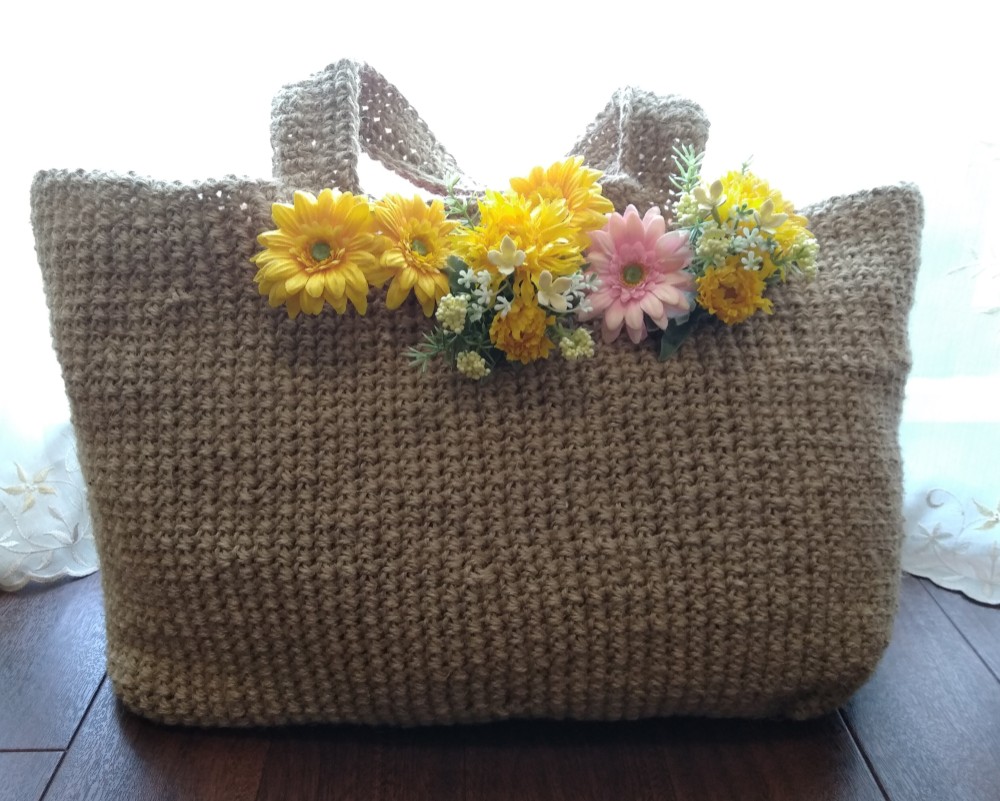 大き目サイズで肩から掛けられるカゴバッグ　お花いっぱい　巾着タイプの内布付きで安心