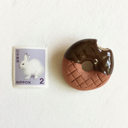 陶器ブローチ  チョコドーナツ## 5枚目の画像