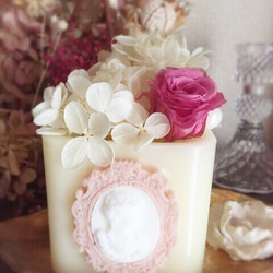 フレグランスポットcandle♡プリザーブドフラワー＆カメオ*cream 1枚目の画像