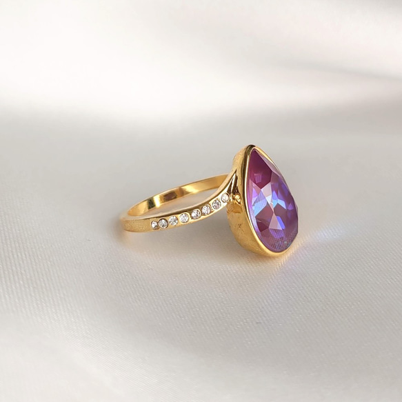 勃艮第喜悅 | 大水滴高品質水晶簡約戒指 | 紫紅紫夢幻玻璃 第4張的照片