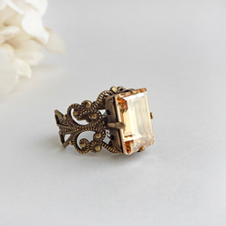 金影 | 美麗的長方形水晶戒指 | 方形玻璃古董 第2張的照片