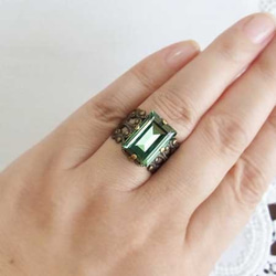 金影 | 美麗的長方形水晶戒指 | 方形玻璃古董 第4張的照片