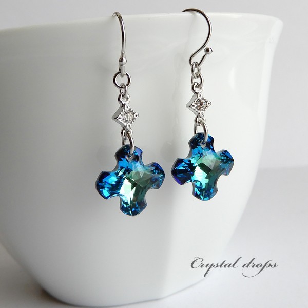 人気バミューダブルー｜クロスカット 高品質クリスタル ガラス ピアス(イヤリング)十字架