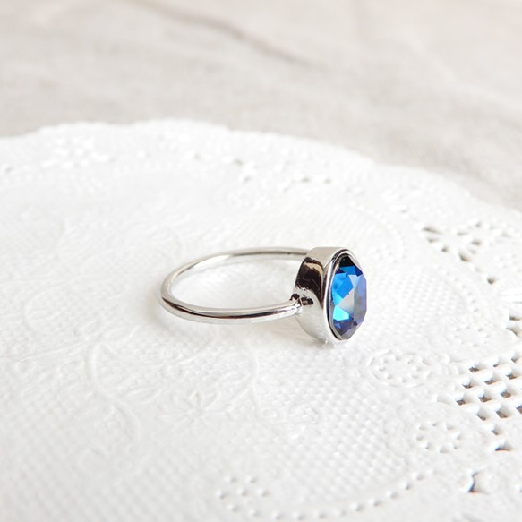流行稀有顏色百慕達藍 | 小橢圓形，高品質水晶戒指 | 簡約，可疊戴，精緻，藍色，大海，天空，夏天 第2張的照片